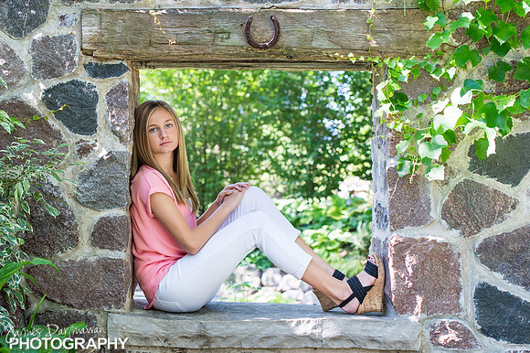Hannah 2017 Senior0017JX4_6373
