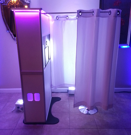 photo booth white night