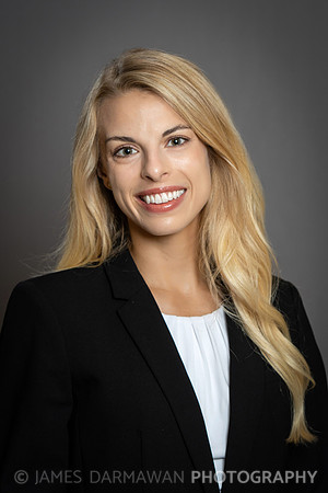 Laura headshot-2